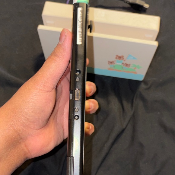 Nintendo Switch Special Edition - Mint Green and Light Blue - Picture 4 of 8